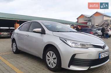 Седан Toyota Corolla 2017 в 