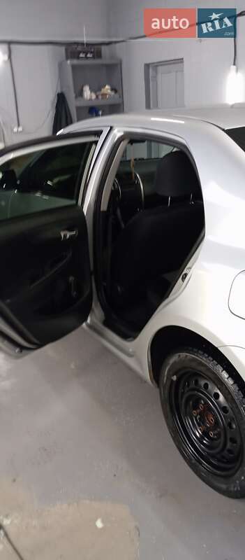 Седан Toyota Corolla 2008 в Золочеве