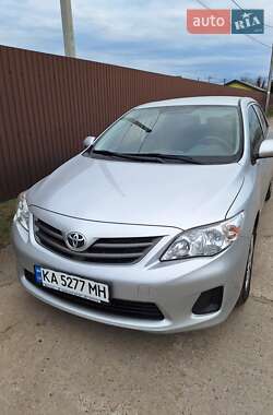 Седан Toyota Corolla 2012 в Києві