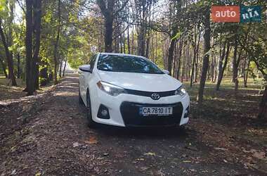 Седан Toyota Corolla 2015 в Золотоноші