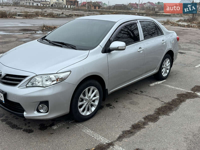 Седан Toyota Corolla 2011 в Николаеве