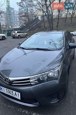 Седан Toyota Corolla 2014 в Києві