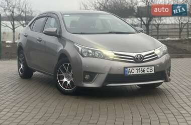 Седан Toyota Corolla 2013 в Луцке