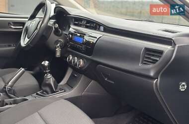 Седан Toyota Corolla 2013 в Луцке