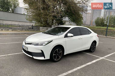 Седан Toyota Corolla 2017 в Киеве