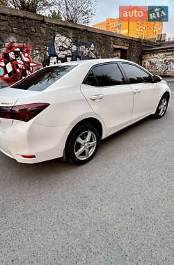 Седан Toyota Corolla 2014 в Дніпрі