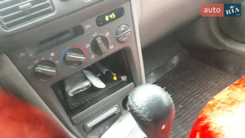 Седан Toyota Corolla 1998 в Дніпрі