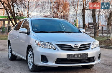 Седан Toyota Corolla 2012 в Жовтих Водах