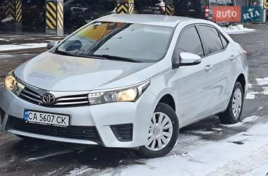 Седан Toyota Corolla 2013 в Києві