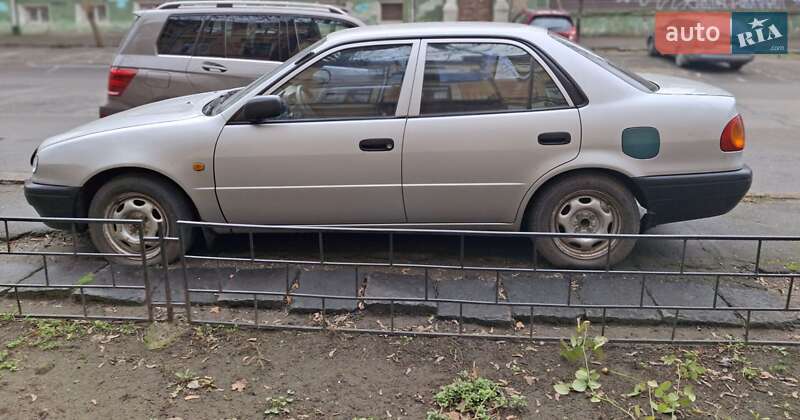 Седан Toyota Corolla 1999 в Одессе