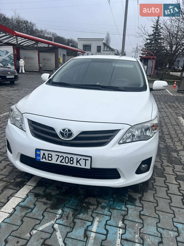 Седан Toyota Corolla 2011 в Виннице