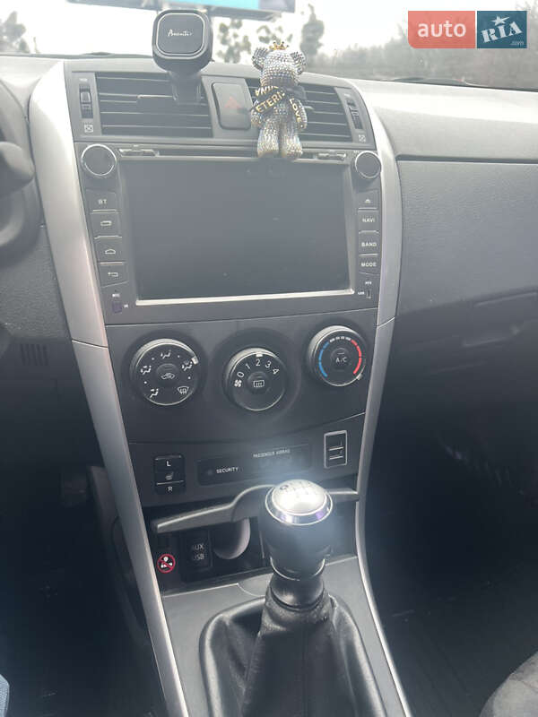 Седан Toyota Corolla 2011 в Виннице