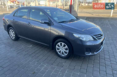 Седан Toyota Corolla 2011 в Ивано-Франковске