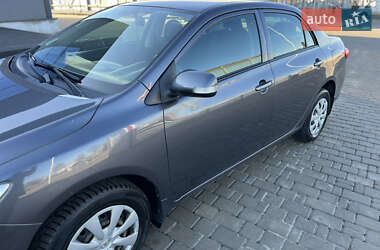 Седан Toyota Corolla 2011 в Ивано-Франковске