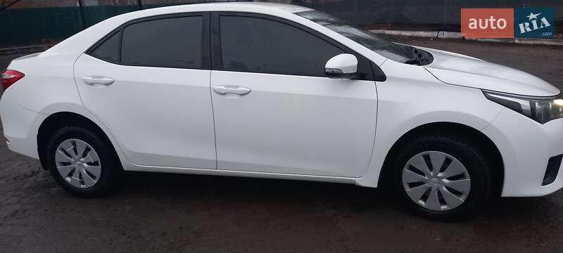 Седан Toyota Corolla 2014 в Полтаве