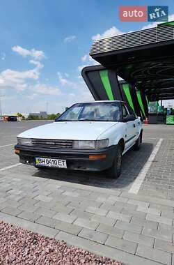 Лифтбек Toyota Corolla 1988 в Старом Салтовом