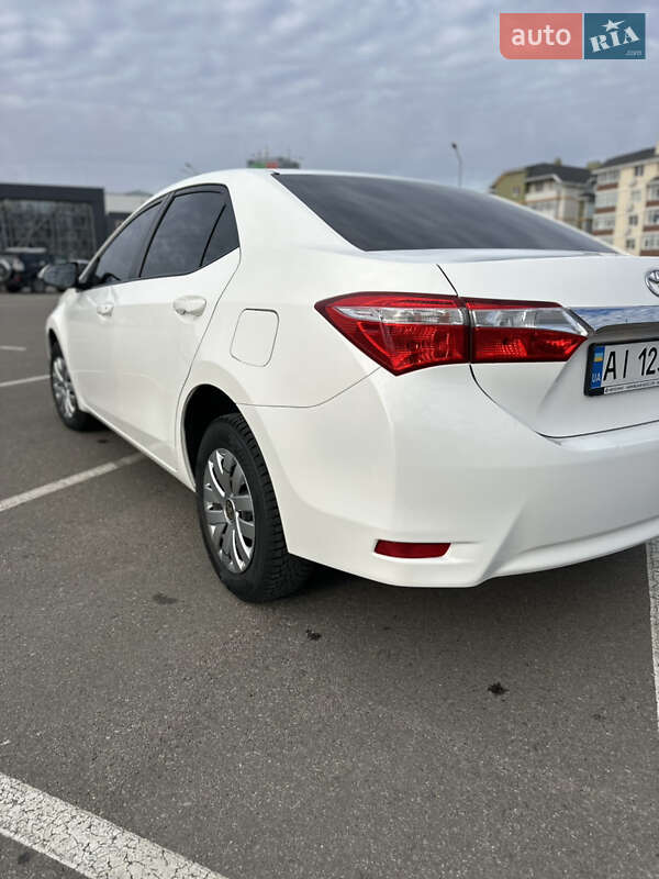 Седан Toyota Corolla 2017 в Киеве