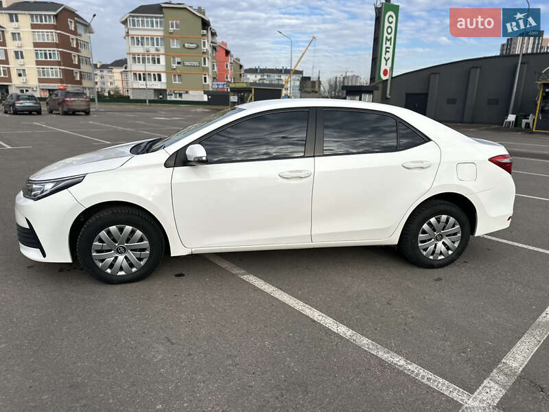 Седан Toyota Corolla 2017 в Киеве