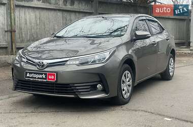 Седан Toyota Corolla 2017 в Киеве