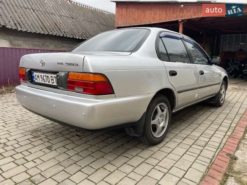 Седан Toyota Corolla 1997 в Олевську