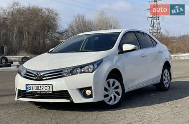 Седан Toyota Corolla 2013 в Полтаві