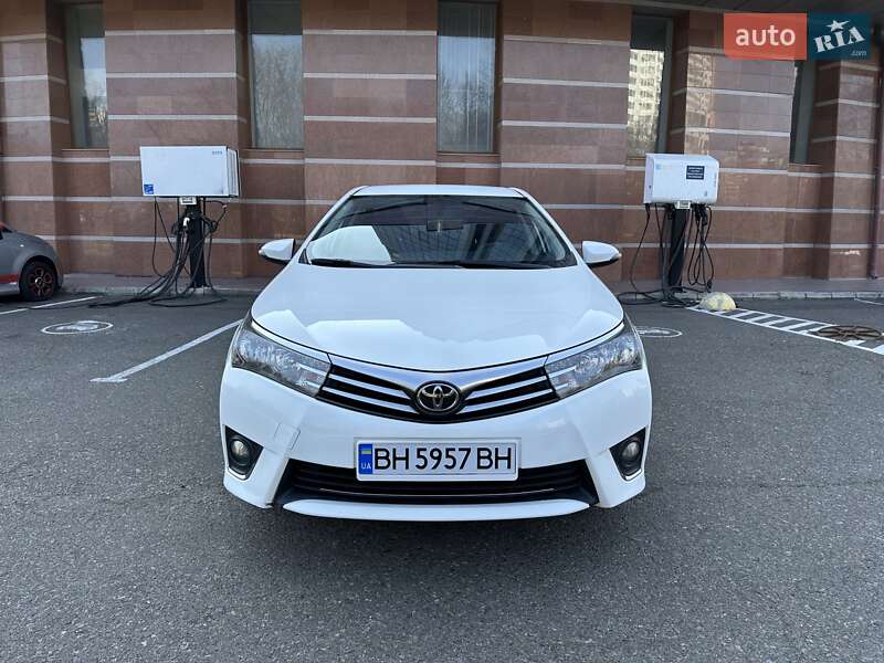 Седан Toyota Corolla 2013 в Одессе