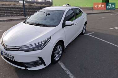 Седан Toyota Corolla 2016 в Киеве