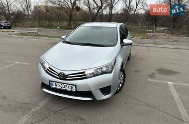 Седан Toyota Corolla 2013 в Киеве