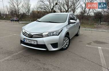 Седан Toyota Corolla 2013 в Києві