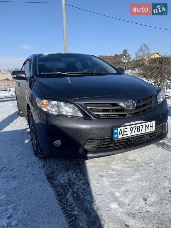 Седан Toyota Corolla 2012 в Павлограде