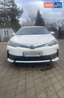 Седан Toyota Corolla 2016 в Славянске