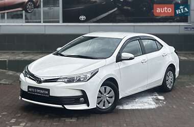 Седан Toyota Corolla 2018 в Чернівцях