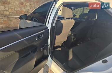 Седан Toyota Corolla 2015 в 