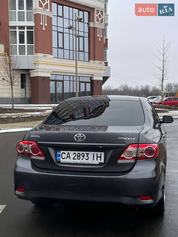 Седан Toyota Corolla 2011 в Умани