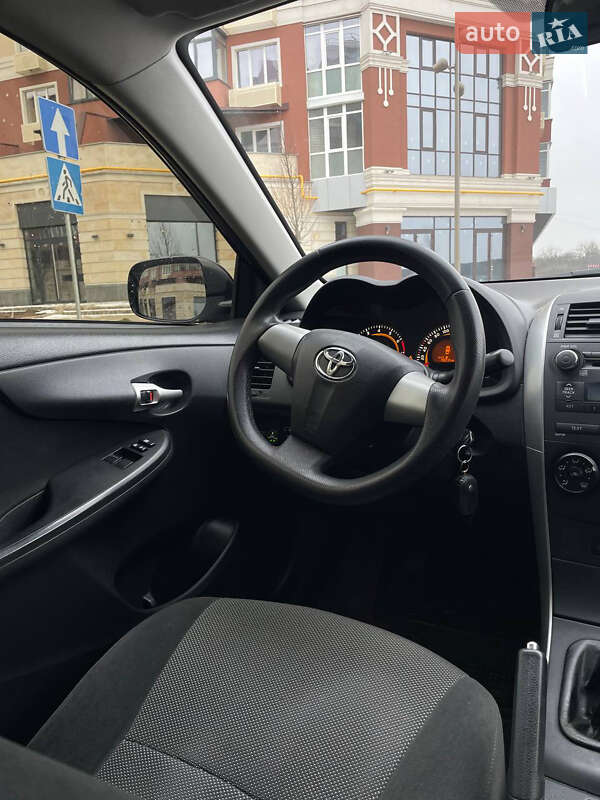 Седан Toyota Corolla 2011 в Умани