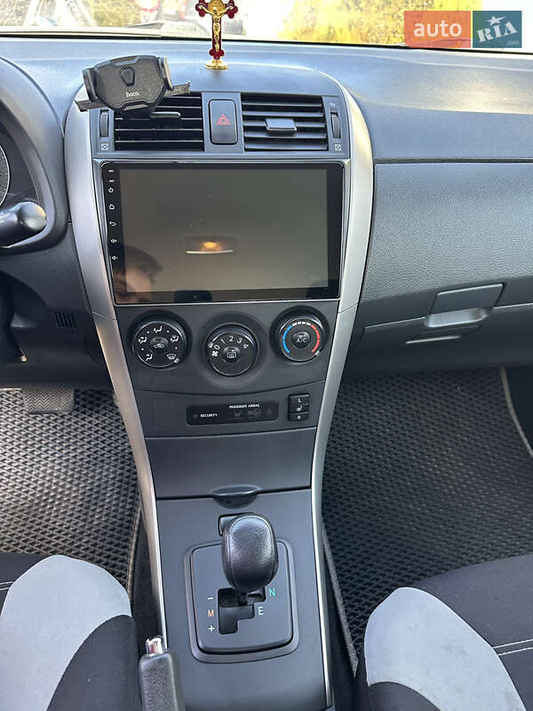 Седан Toyota Corolla 2008 в Ивано-Франковске