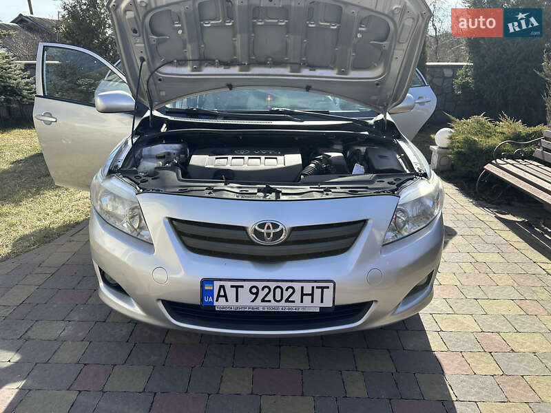 Седан Toyota Corolla 2008 в Ивано-Франковске