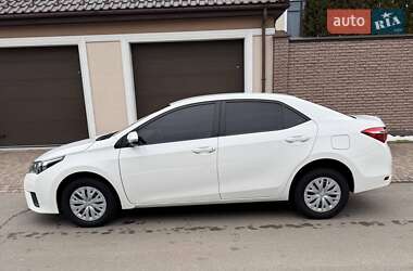 Седан Toyota Corolla 2016 в Киеве