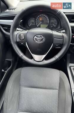 Седан Toyota Corolla 2016 в Киеве