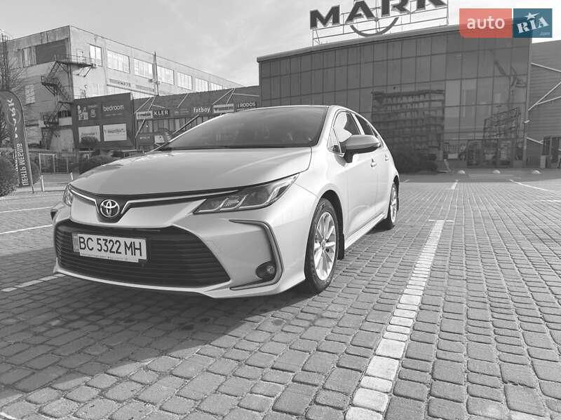 Седан Toyota Corolla 2020 в Львове