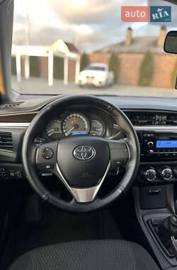 Седан Toyota Corolla 2014 в 