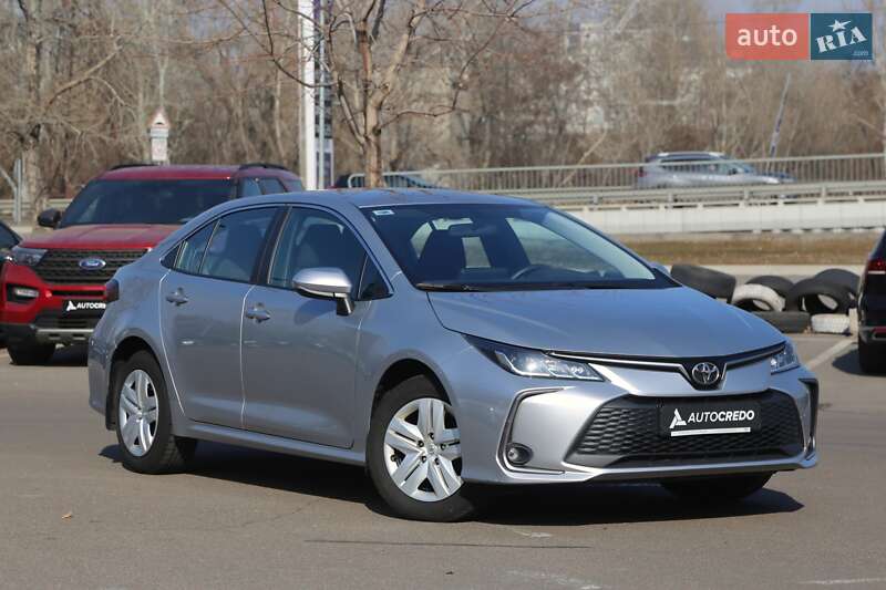 Седан Toyota Corolla 2023 в Києві