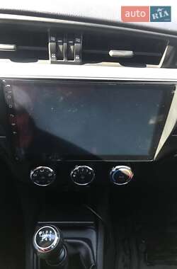 Седан Toyota Corolla 2013 в 