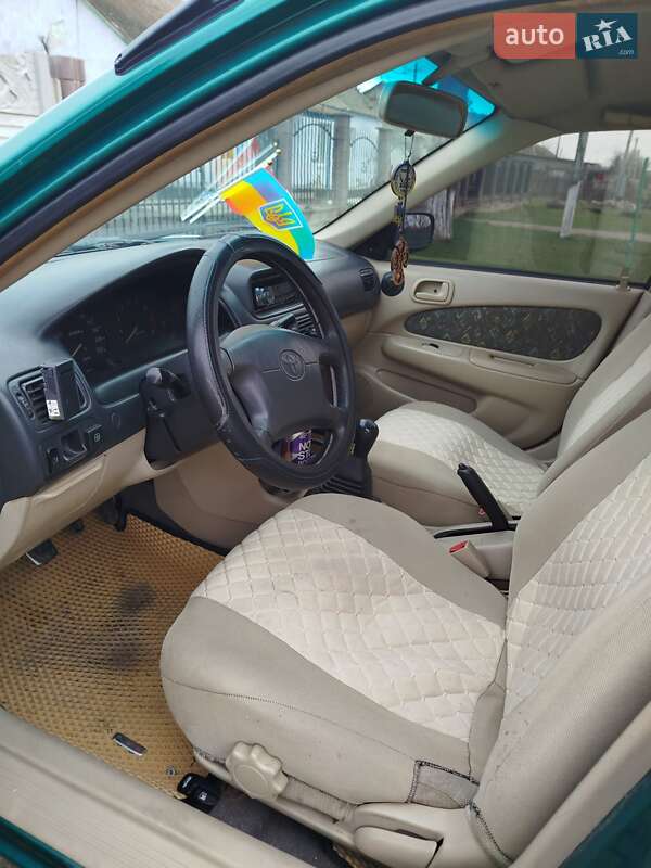 Седан Toyota Corolla 1999 в Одесі