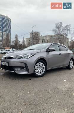 Седан Toyota Corolla 2018 в Харкові