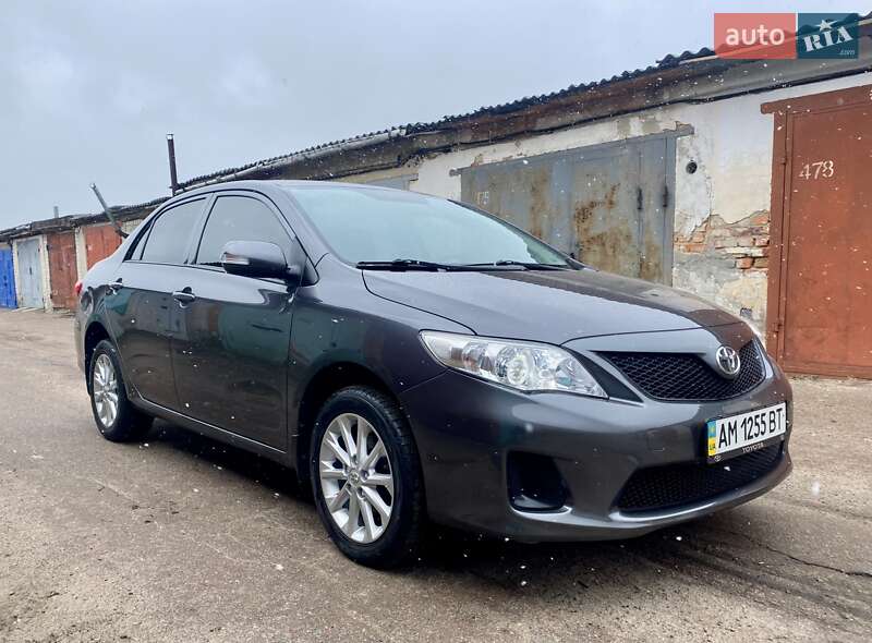Седан Toyota Corolla 2012 в 