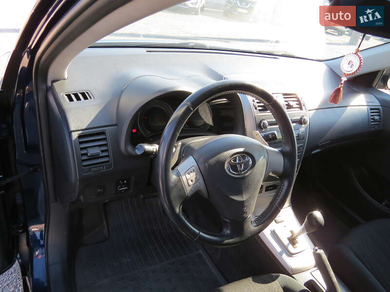 Седан Toyota Corolla 2008 в Кропивницком