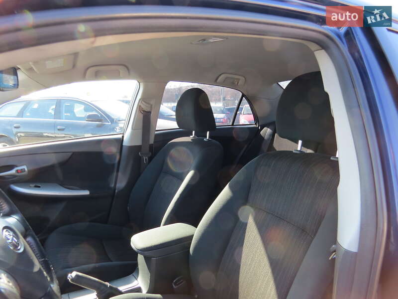 Седан Toyota Corolla 2008 в Кропивницком