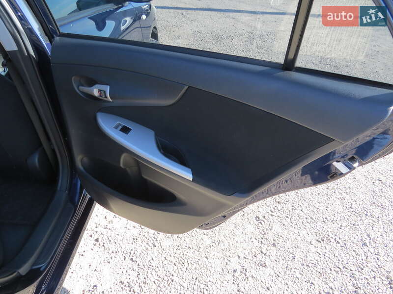 Седан Toyota Corolla 2008 в Кропивницком