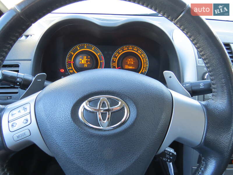 Седан Toyota Corolla 2008 в Кропивницком